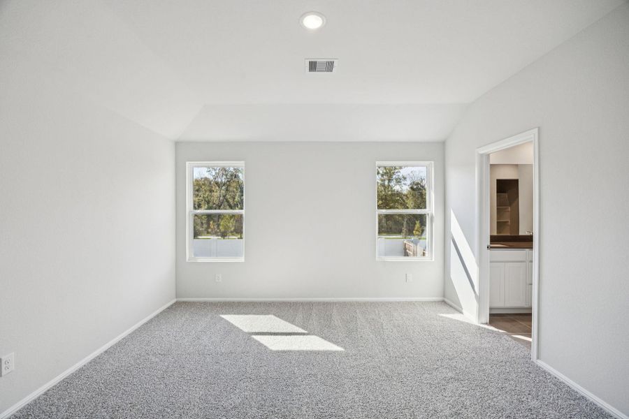 Spacious, unfurnished interior of a new home in Saint Tropez, Huffman (Image 14).