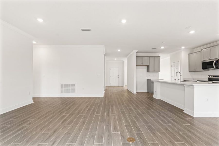 Spacious, unfurnished interior of a new home in Natureview, Freeport (Image 36).