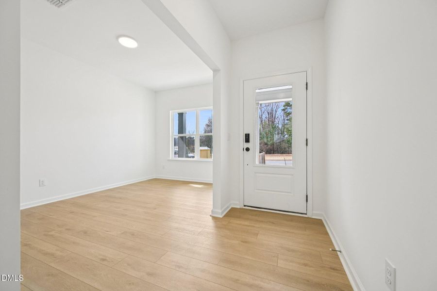 7-web-or-mls-Ken Dr-S2402-007