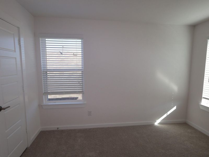 Spacious, unfurnished interior of a new home in Miller's Pond, Rosenberg (Image 20).