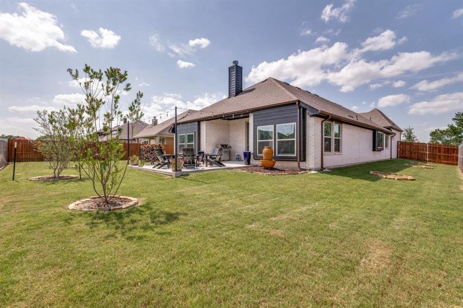 Exterior details and patio area of a home in , Waxahachie (Image 4).