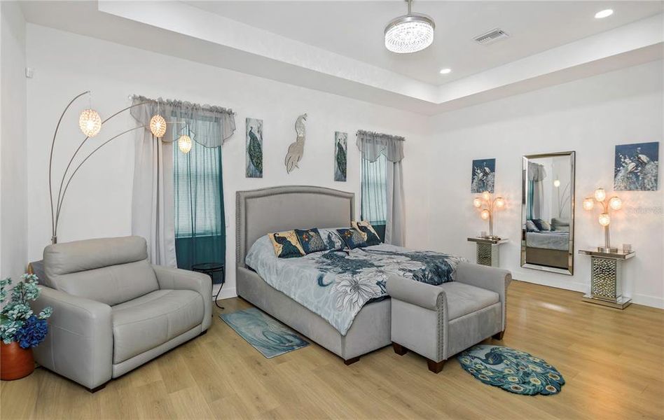 Furnished interior view inside a new home in , Tarpon Springs (Image 40).