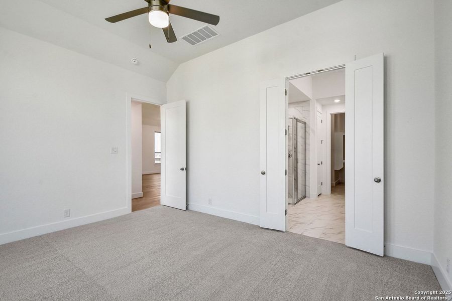 Spacious, unfurnished interior of a new home in Davis Ranch: 50ft. lots, San Antonio (Image 10). Spacious, unfurnished interior of a new home in Davis Ranch: 50ft. lots, San Antonio (Image 10).