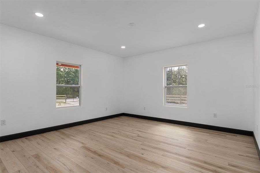 Spacious, unfurnished interior of a new home in , Dunnellon (Image 25).
