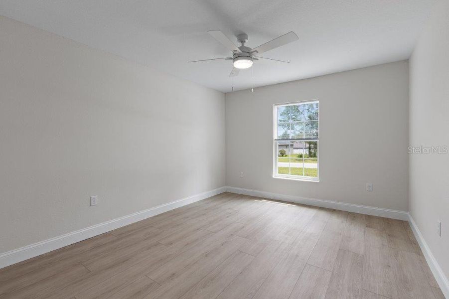 Spacious, unfurnished interior of a new home in , Citrus Springs (Image 27).