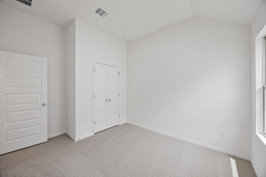 Spacious, unfurnished interior of a new home in Trinity Ranch, Elgin (Image 27).