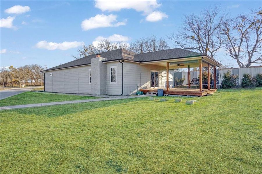 Exterior details and patio area of a home in , Van Alstyne (Image 24).