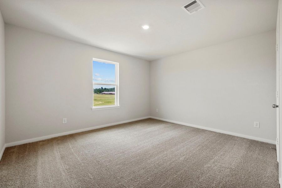 Spacious, unfurnished interior of a new home in Pinewood Trails, Cleveland (Image 19).