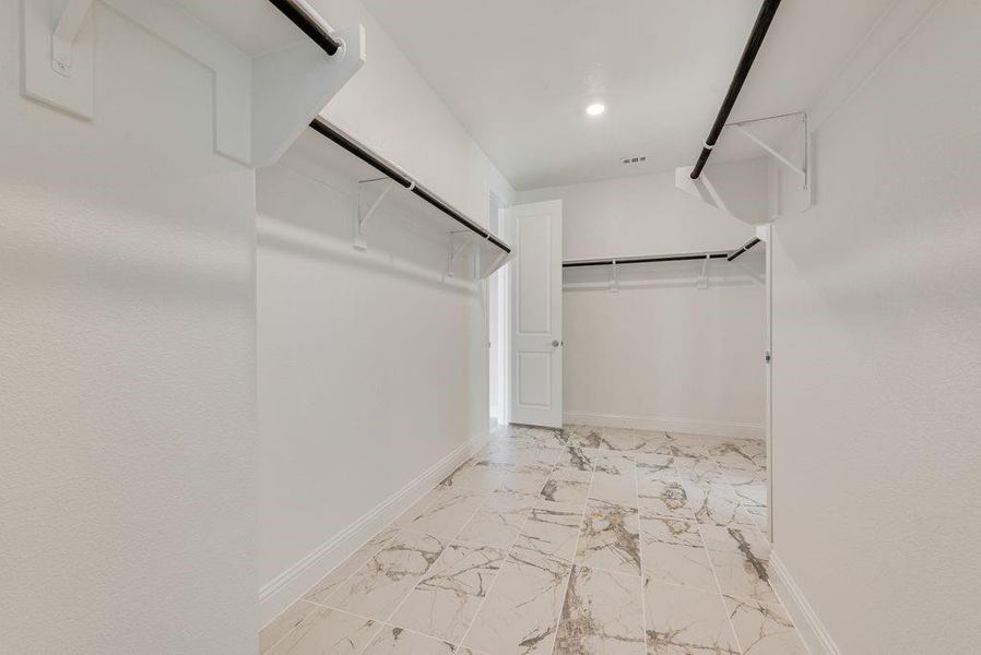 Spacious, unfurnished interior of a new home in Monterra, Fate (Image 32).