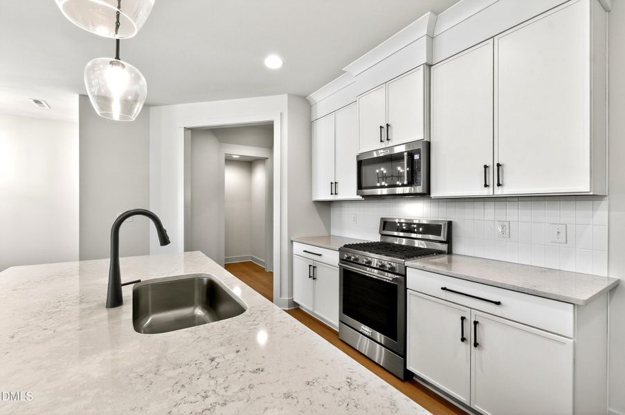 982 Helix (13) 982 Helix (13)