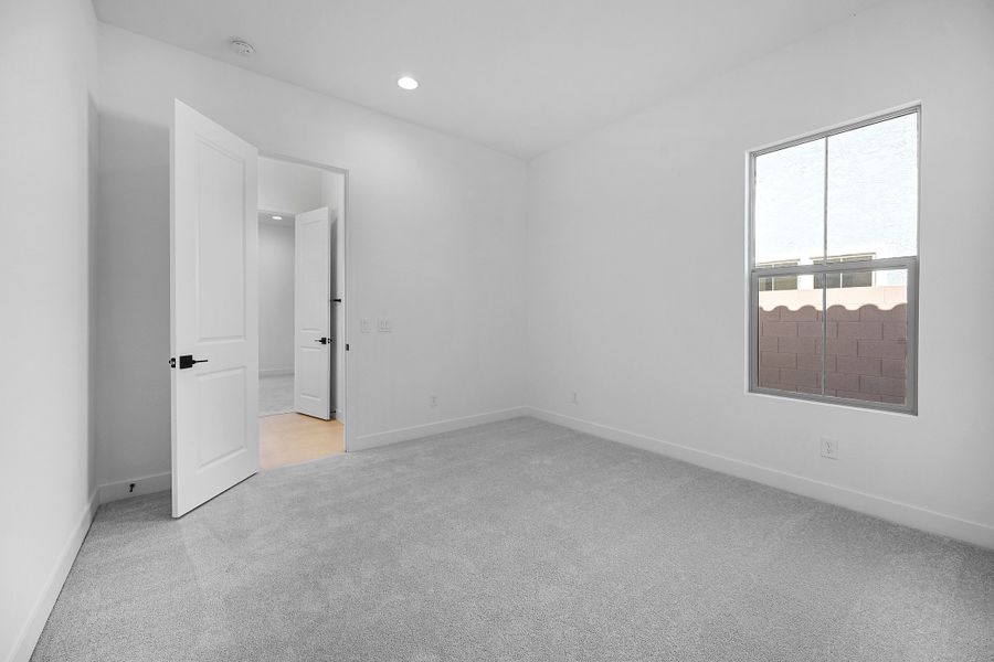 Spacious, unfurnished interior of a new home in Aloravita South, Peoria (Image 32).