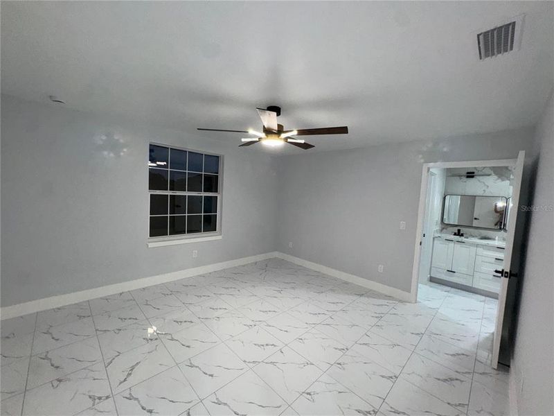 Spacious, unfurnished interior of a new home in , Avon Park (Image 7).