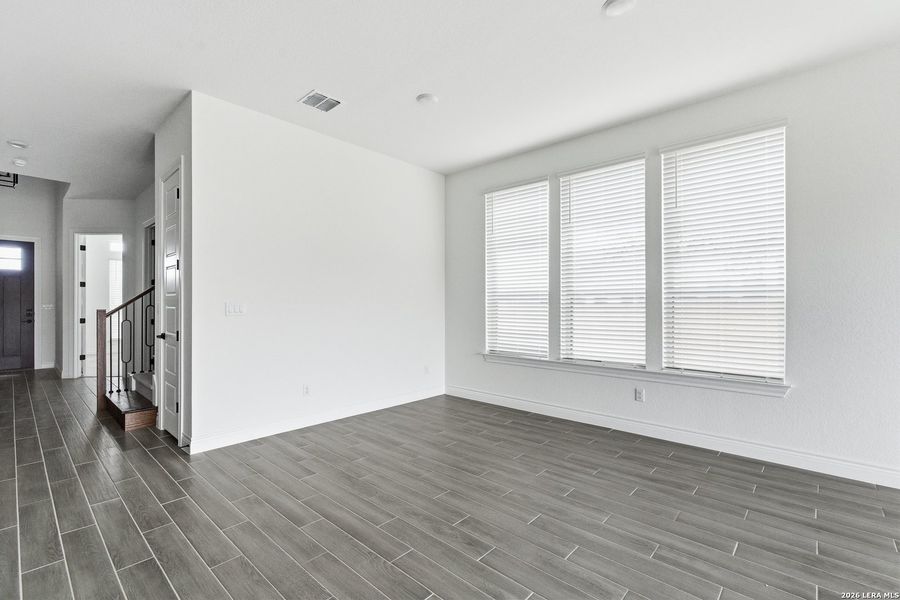 Spacious, unfurnished interior of a new home in Davis Ranch, San Antonio (Image 20).