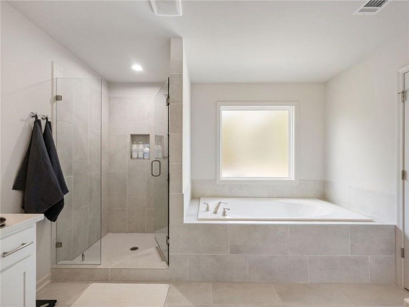 Furnished interior view inside a new home in , Bethlehem (Image 34).