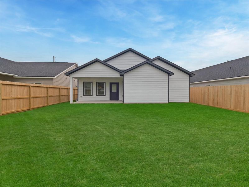 Exterior details and patio area of a home in Hill & Dale Ranch, Splendora (Image 21).