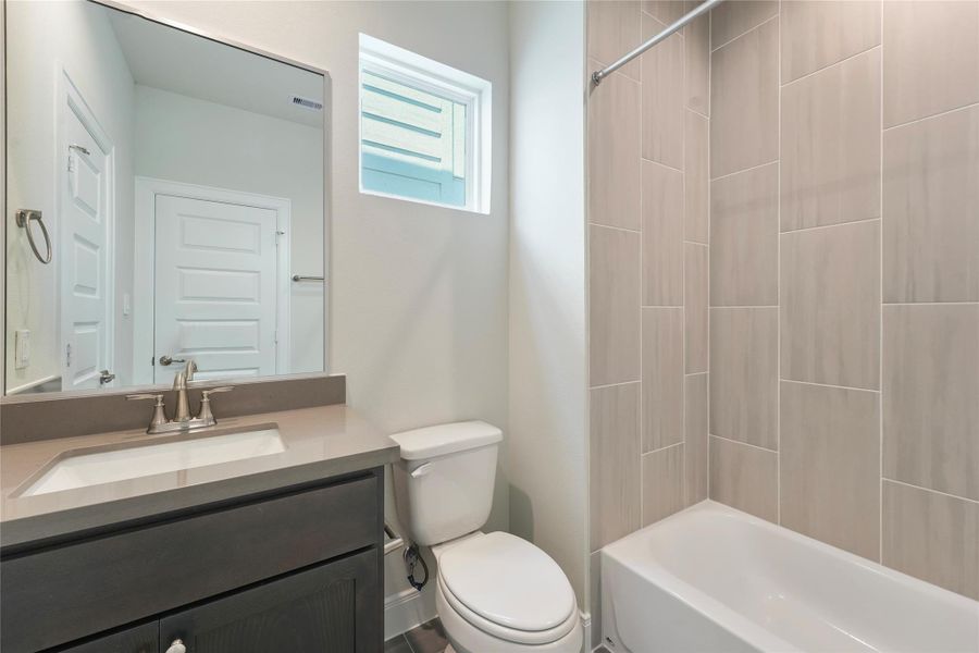 Furnished interior view inside a new home in The Corner At Buffalo Pointe, Houston (Image 9). Furnished interior view inside a new home in The Corner At Buffalo Pointe, Houston (Image 9).