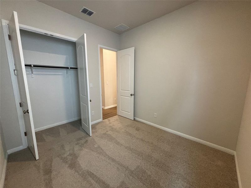 Spacious, unfurnished interior of a new home in Cannon Ranch 40s, Dripping Springs (Image 30).