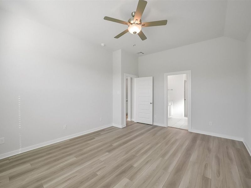 Spacious, unfurnished interior of a new home in Sunterra, Katy (Image 34).