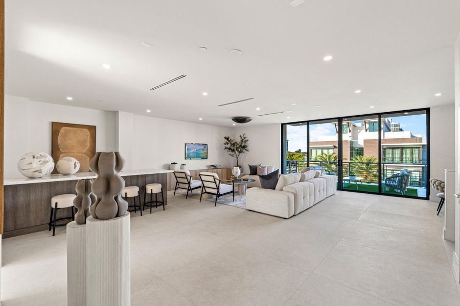 mls_CLUBROOM_RIGHT_DT_RT