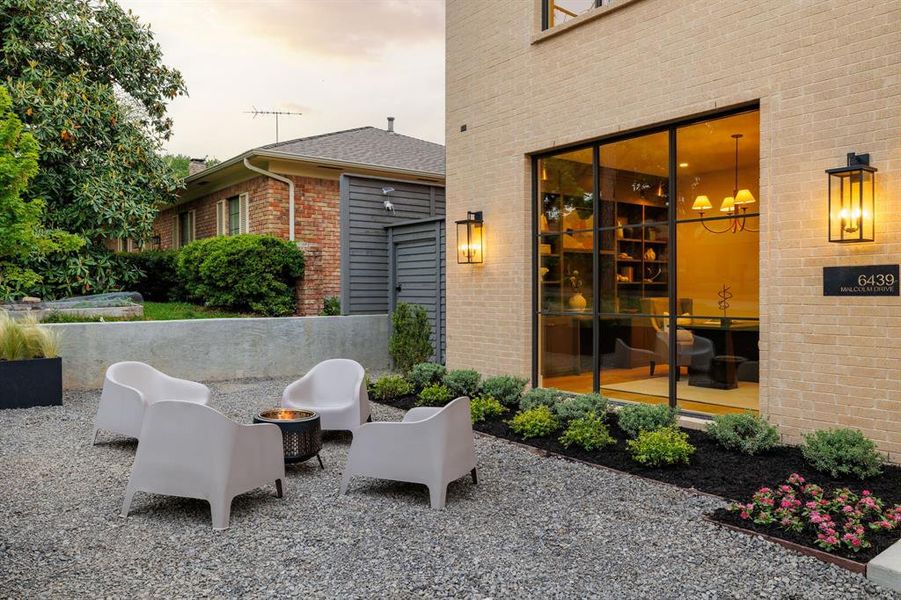 Furnished interior view inside a new home in , Dallas (Image 25).