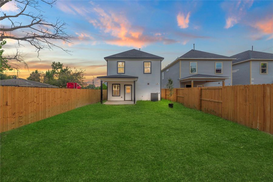 Let your imagination run wild with the immense possibilities in this expansive greenspace. Let your imagination run wild with the immense possibilities in this expansive greenspace.