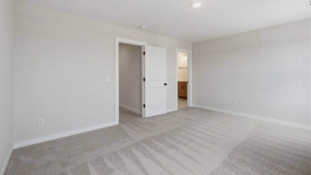 Primary room with connected bathroom and walk-in closet