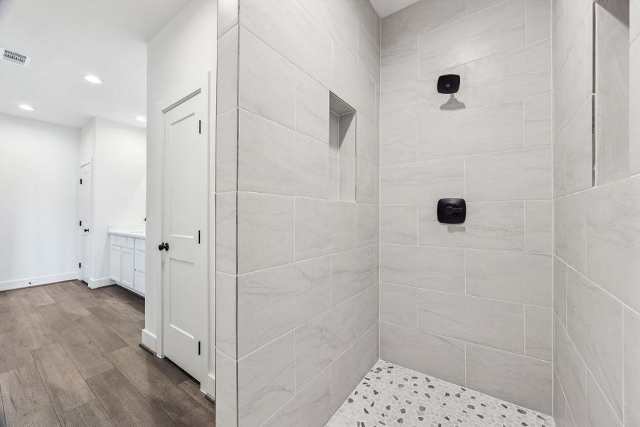 Take a look at this beautiful oversized shower. Take a look at this beautiful oversized shower.