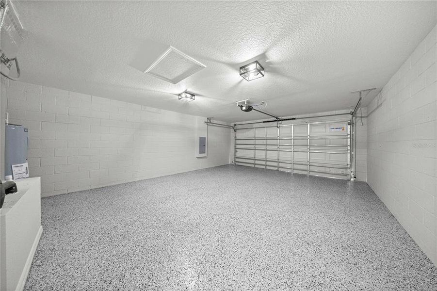 Spacious, unfurnished interior of a new home in , Dunnellon (Image 12).
