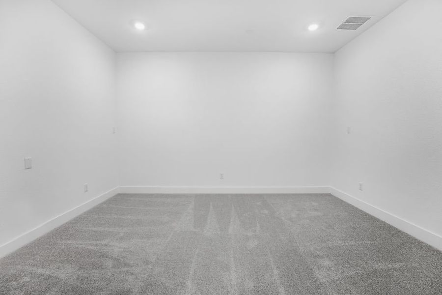 Spacious, unfurnished interior of a new home in Santa Rita Ranch, Liberty Hill (Image 16).