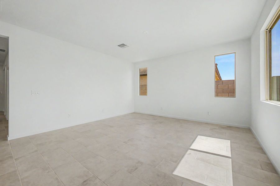 Spacious, unfurnished interior of a new home in Frontera, Surprise (Image 8).