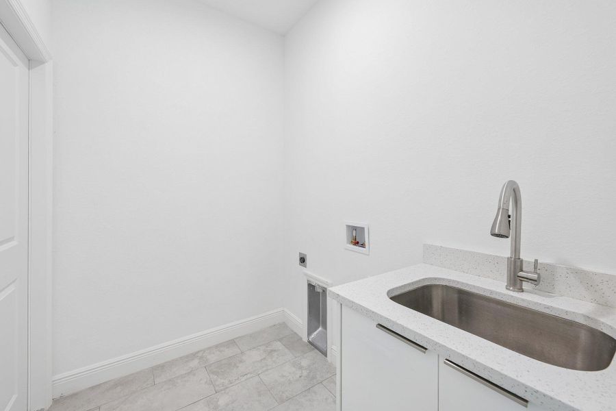 9-web-or-mls-S Castle Cir-S2204-009