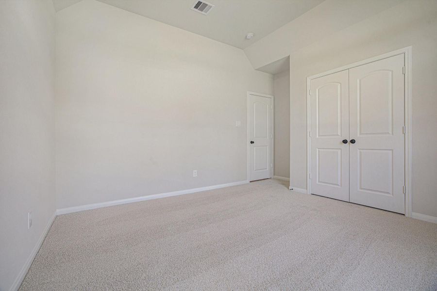 Spacious, unfurnished interior of a new home in Encino Estates, Dayton (Image 17).