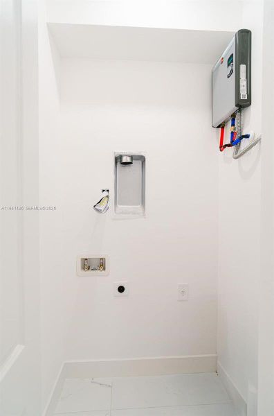 Spacious, unfurnished interior of a new home in , Lehigh Acres (Image 20).