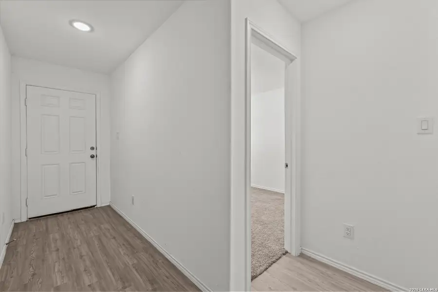Spacious, unfurnished interior of a new home in Hidden Trails, Bulverde (Image 14).