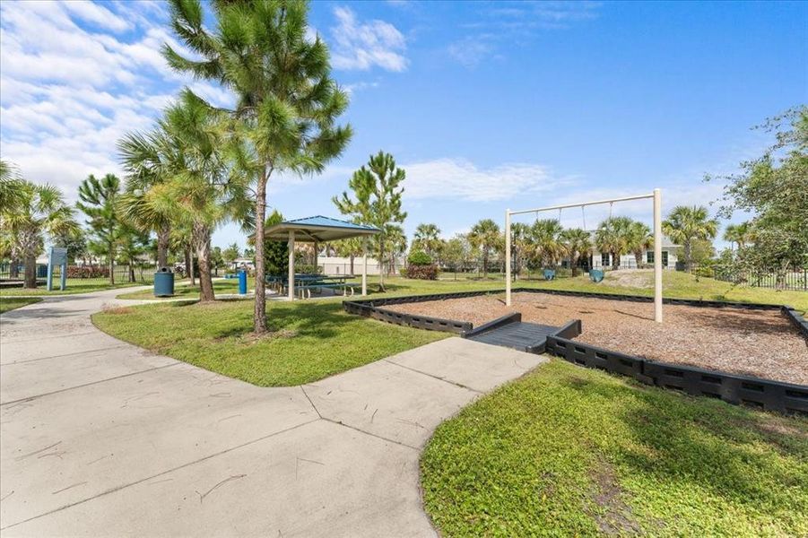 Community amenities in Bella Lago, Parrish (Image 27).