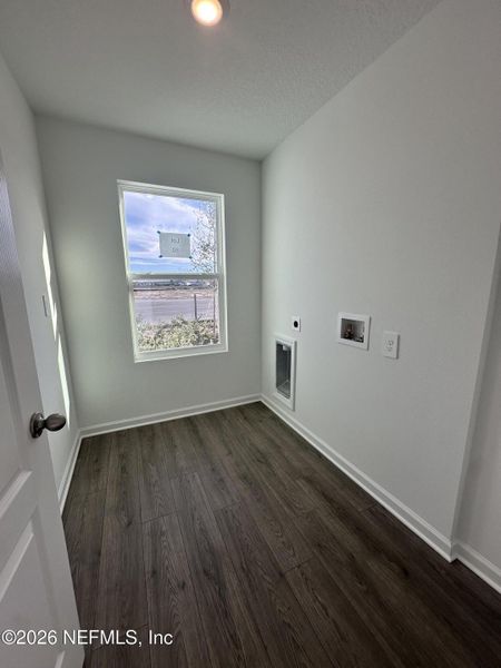 Spacious, unfurnished interior of a new home in Rookery, Green Cove Springs (Image 24).