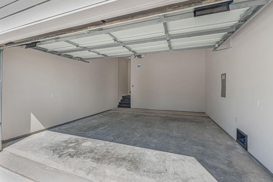 Spacious, unfurnished interior of a new home in , Houston (Image 28).