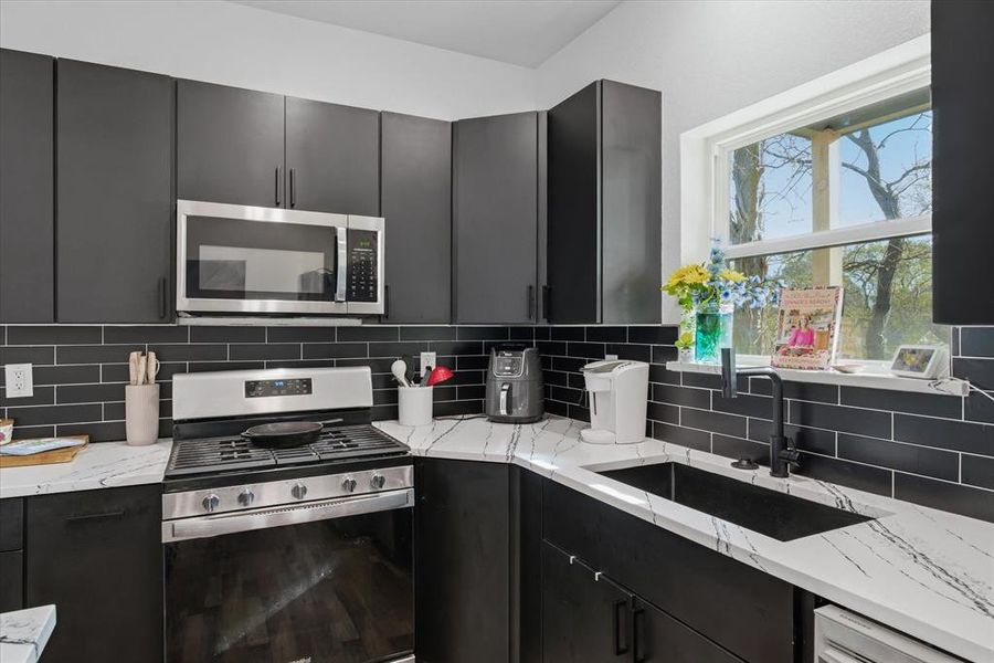 Furnished interior view inside a new home in , Grand Saline (Image 7).