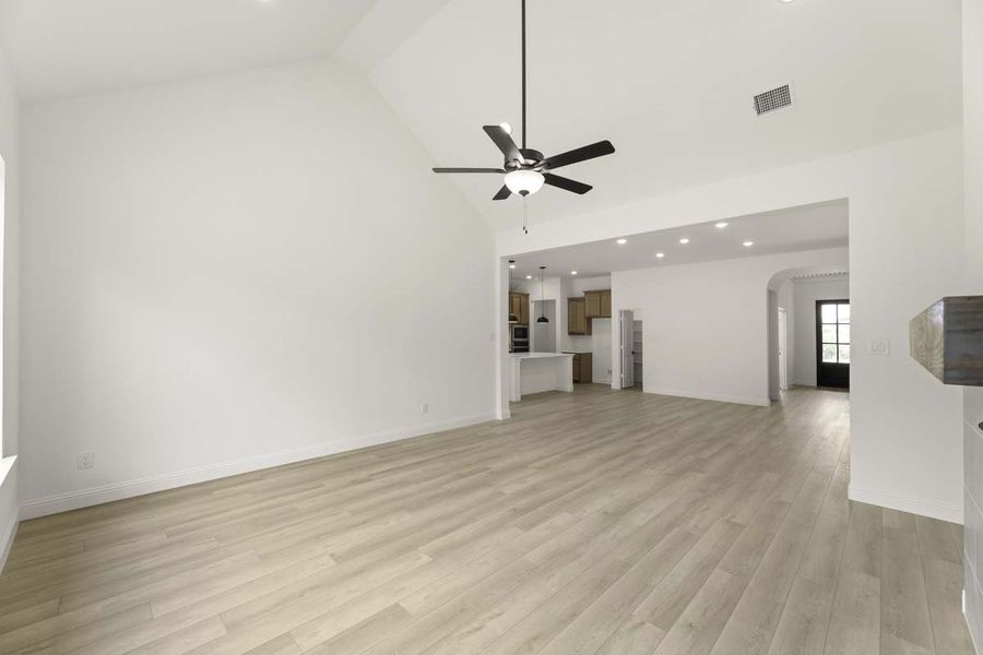Spacious, unfurnished interior of a new home in Park Hills, Rockwall (Image 22).