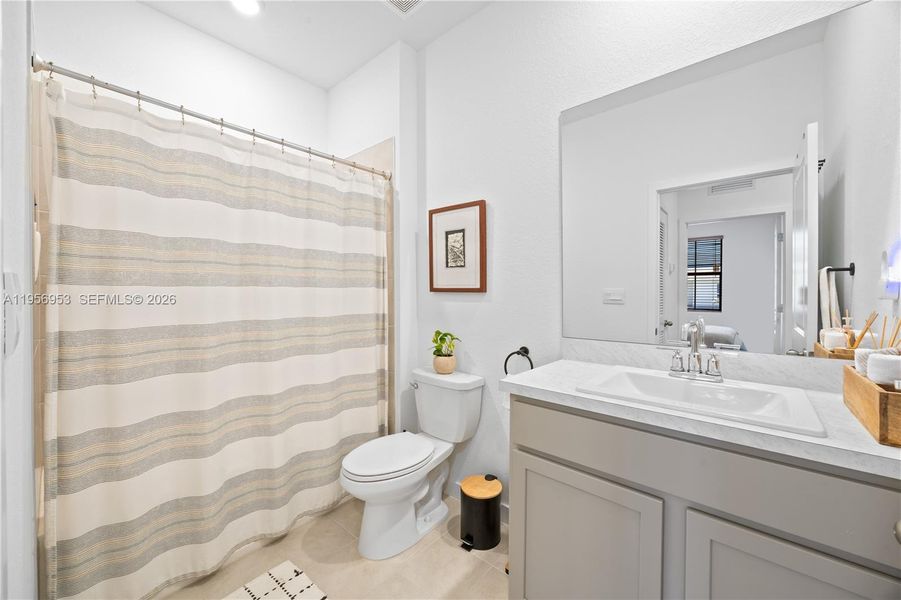 Furnished interior view inside a new home in , Pompano Beach (Image 13).