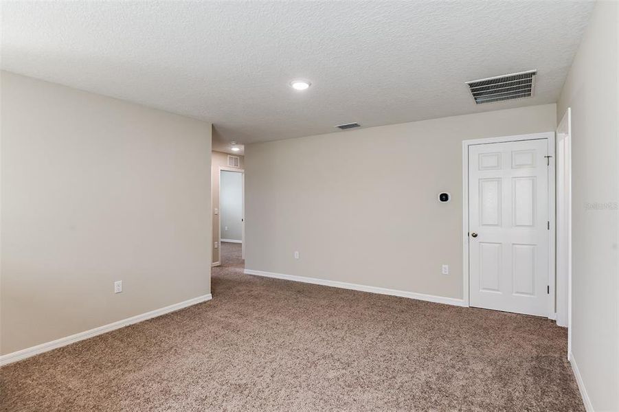 Spacious, unfurnished interior of a new home in Pasadena Ridge, Zephyrhills (Image 17).