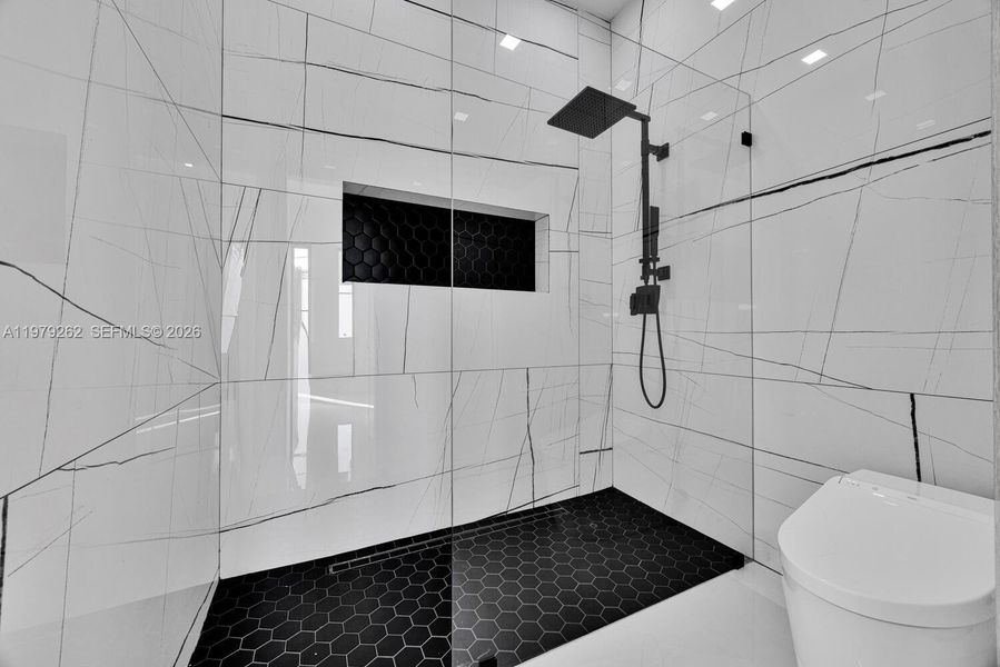 Image 33 of a home in .