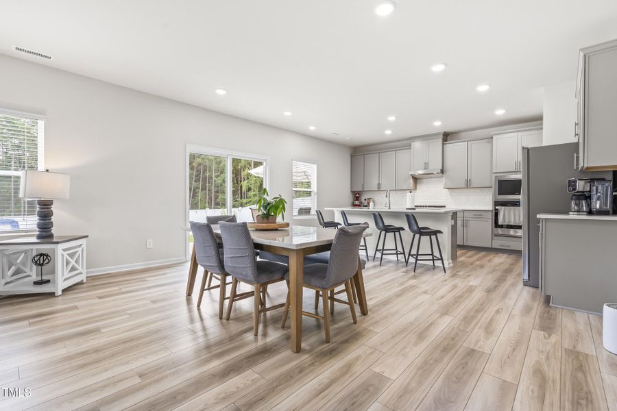 Dining Area Dining Area