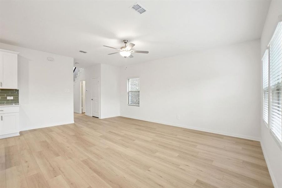 Photo is not of the actual home, but is an inspirational photo of builder’s model home and may depict options, furnishings, and/or decorator features that are not included. Photo is not of the actual home, but is an inspirational photo of builder’s model home and may depict options, furnishings, and/or decorator features that are not included.