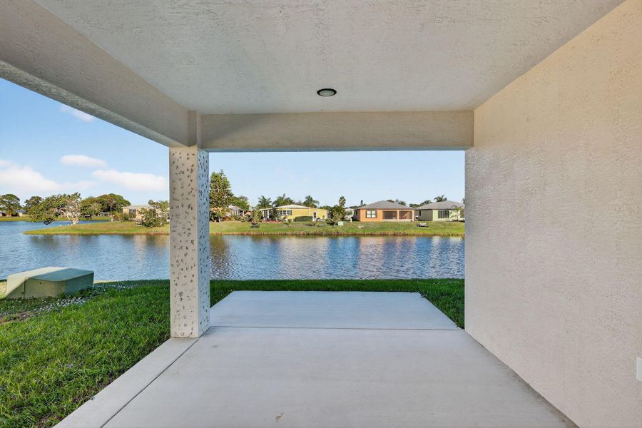 Exterior details and patio area of a home in , Fort Pierce (Image 3).