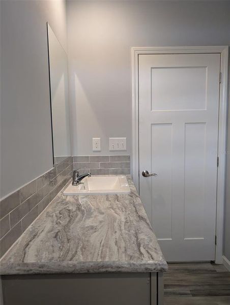 Spacious, unfurnished interior of a new home in , Hudson (Image 28).