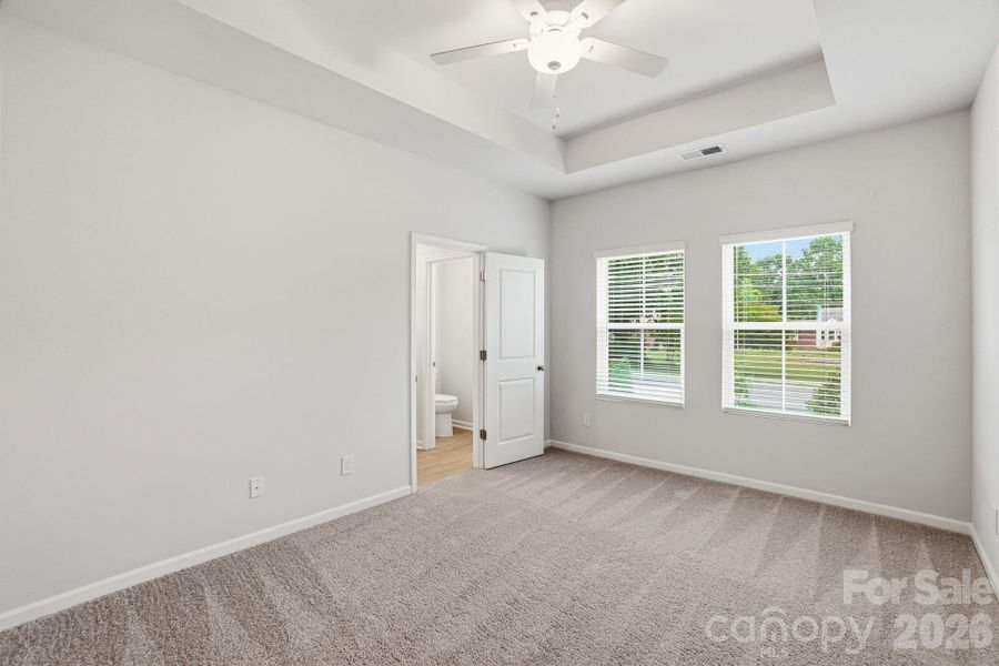 Spacious, unfurnished interior of a new home in Sloan Station, Charlotte (Image 14).