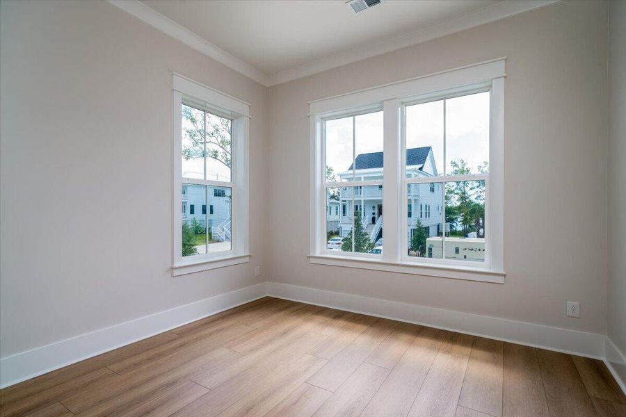 Spacious, unfurnished interior of a new home in Wando Village, Charleston (Image 17).