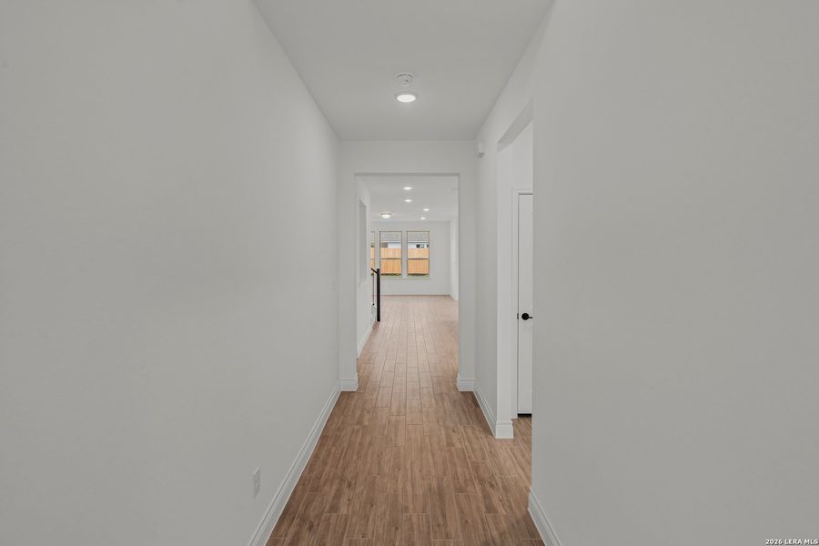 Spacious, unfurnished interior of a new home in Bison Ridge, San Antonio (Image 27).