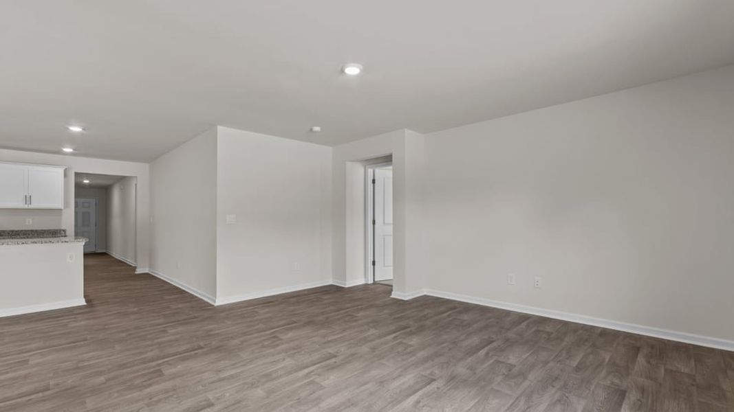 Spacious, unfurnished interior of a new home in Blair Ridge, La Grange (Image 30).